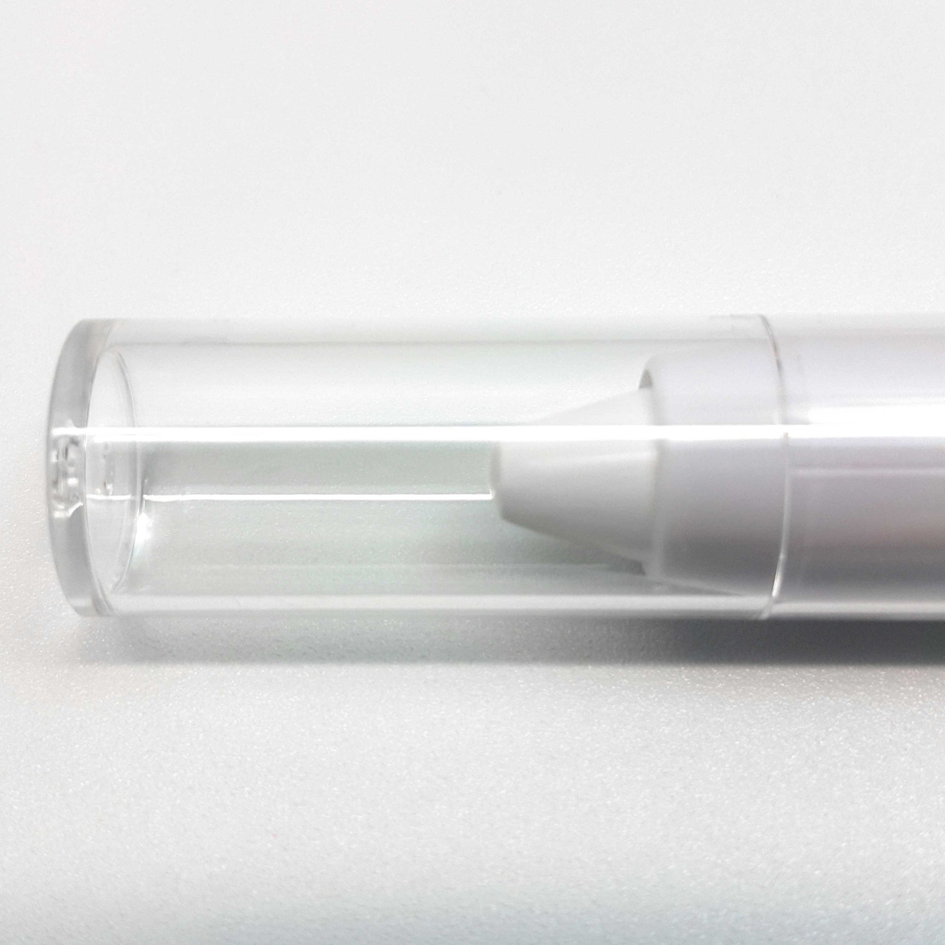 VNQ Highlight Eye Shadow Pen - White Matte2