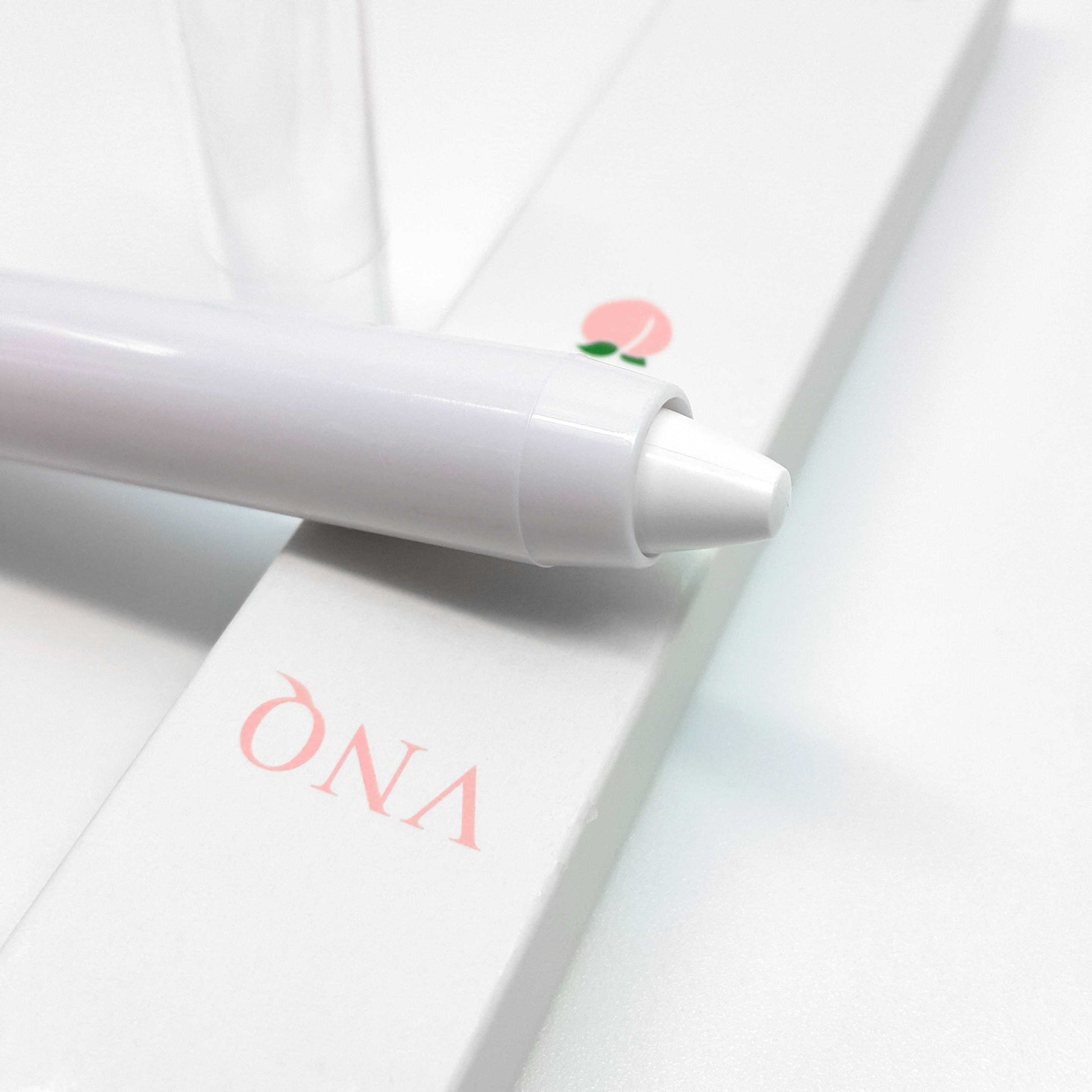 VNQ Highlight Eye Shadow Pen - White Matte3